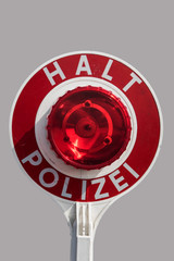 Halt Polizei, Anhaltekelle freigestellt
