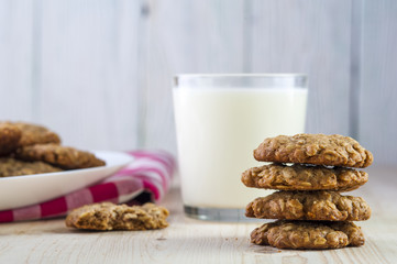 Crispy cookies with oatmeal and glass of milk
