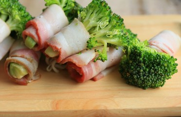 Bacon wrapped vegetables broccoli