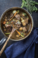 Boeuf Bourguignon in Kasserolle