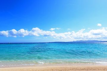 沖縄の美しい海とさわやかな空