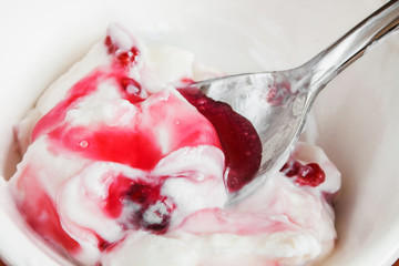 Frozen yogurt with raspberry syrup