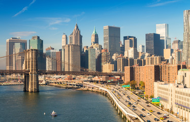 Fototapeta premium Widok z lotu ptaka Downtown Manhattan o zachodzie słońca, Nowy Jork