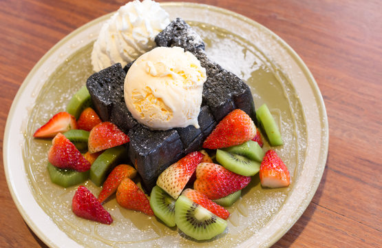 charcoal toast with ice cream