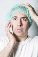 Obraz premium Funny strange patient in a medical cap