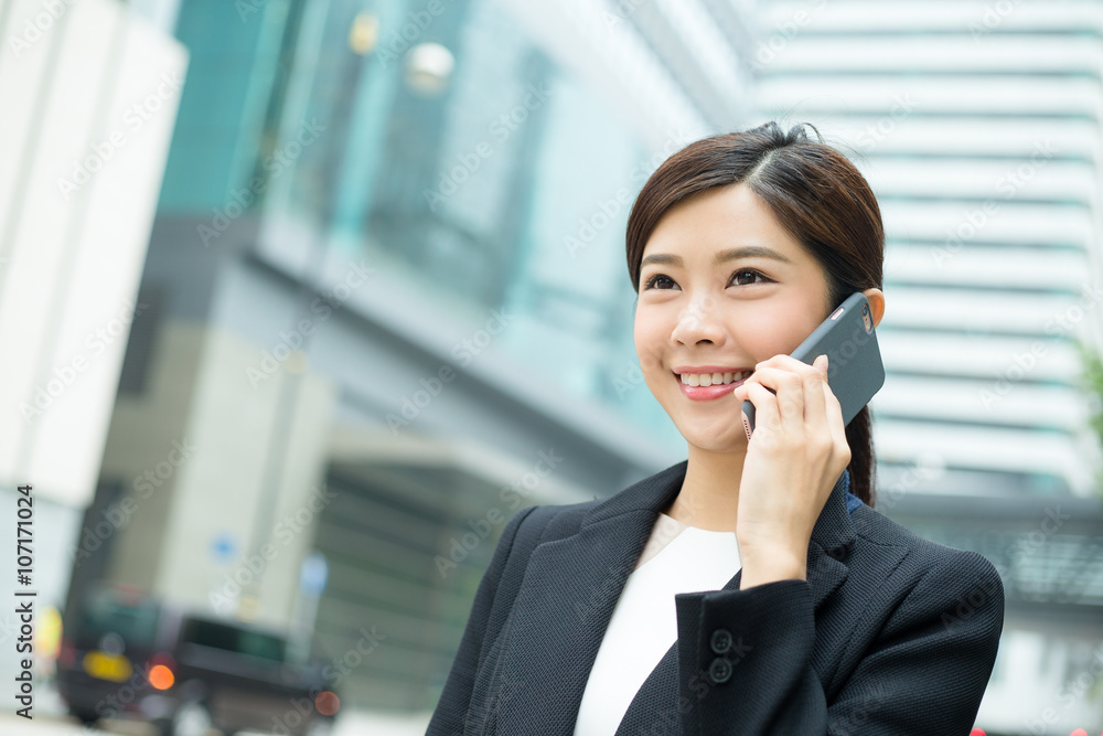 Wall mural Businesswoman talk to cellphone