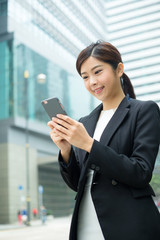 Obraz premium Businesswoman use of mobile phone