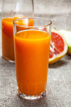 Juice of apples and red grapefruit.