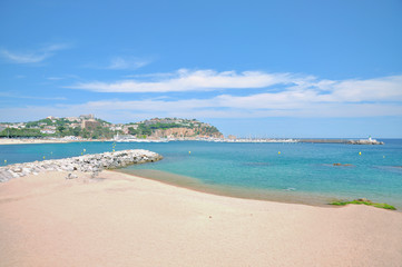 Blick auf den Urlaubs-und Badeort Sant Feliu de Guixols an der Costa Brava,Katalonien,Spanien