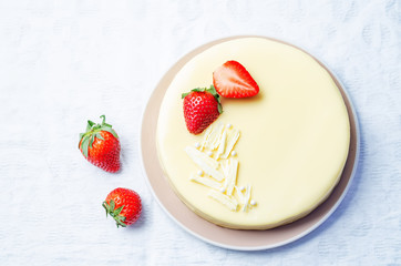 white chocolate cream cheese cake with strawberries