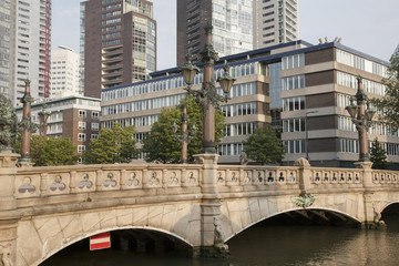 Naklejka premium Bridge Lamppost in Rotterdam