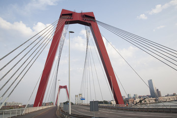 Fototapeta na wymiar Willemsbrug Bridge in Rotterdam