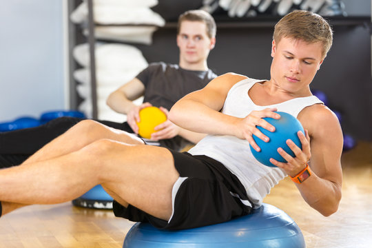 Dedicated men trains abdominal exercise for core strength