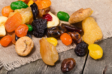 Dried fruit: apples, dried apricots, fig, dates