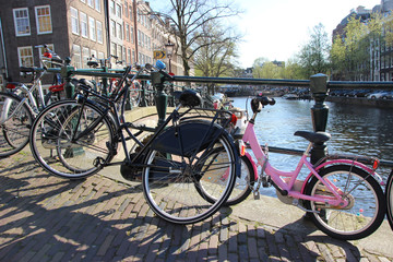 Fototapeta na wymiar Bikes in Amsterdam