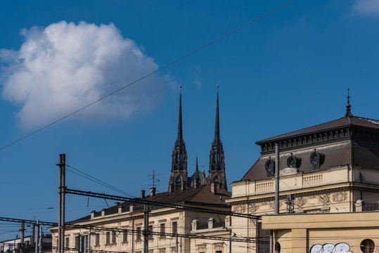 Bahnhof Br&uuml;nn, Brno, mit St. Peter und Paul Kathedral
