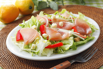 生ハムのサラダ　Uncured ham on fresh salad