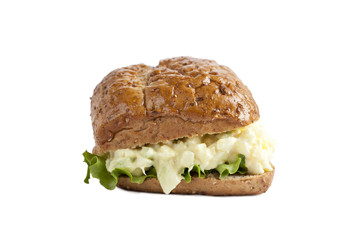 scrambled egg sandwich with lettuce