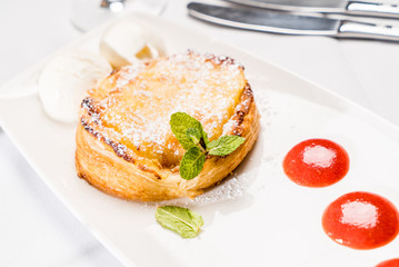 apple cake with ice cream