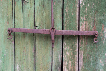 Весы на стене