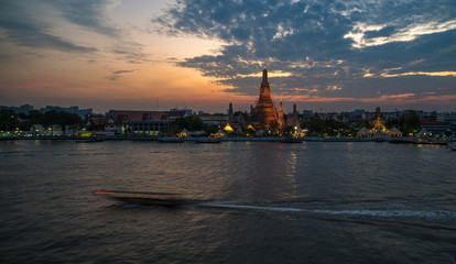 Fototapeta na wymiar Wat Arun temple in sunset, Bangkok landmark
