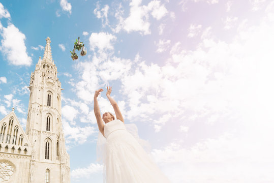 Bouquet Toss | Destination Wedding Budapest
