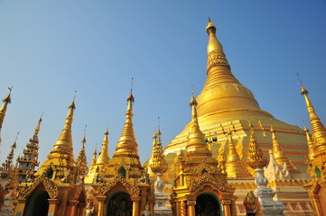 Fototapeta premium Shwedagon Pagoda in Yangon, Myanmar