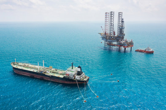 Offshore oil rig drilling platform