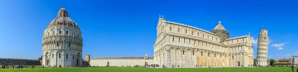 Zelfklevend Fotobehang De scheve toren De scheve toren van Pisa is de campanile, of vrijstaande klokkentoren, van de kathedraal van de Italiaanse stad Pisa, wereldwijd bekend om zijn onbedoelde kanteling.