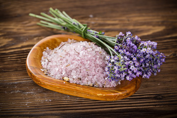 Obraz na płótnie Canvas Wellness treatments with lavender flowers.