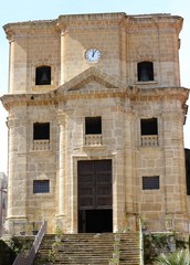 Fototapeta na wymiar architecture...façade d'église 
