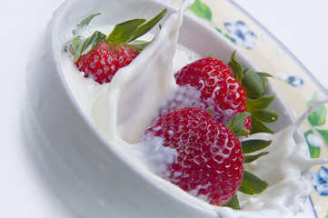 Erdbeeren in Milch