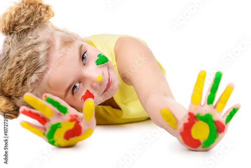 Детские руки в краске с улыбками без смс
