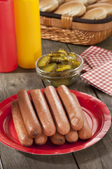 preparing a hotdog sandwich