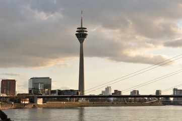 Fernsehturm und Medienhafen in Düsseldorf