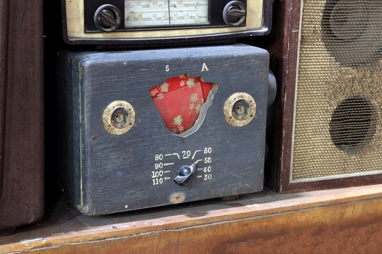 Grungy retro wooden radio