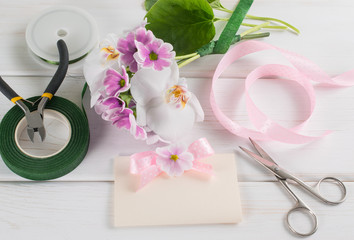 Tools and elements for creating a flower arrangement