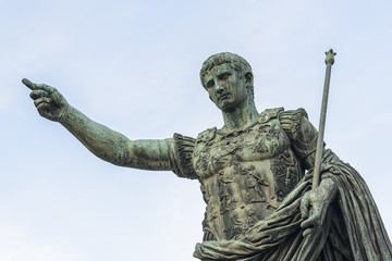 Obraz premium Bronze statue of Augustus, the first emperor of Rome and father of the nation, Rome, Italy, Europe 