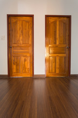 Fototapeta premium empty room, white mortar wall background and wood laminate floor