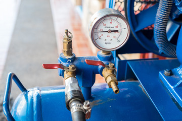 Pressure gauge on air pump