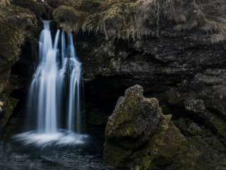 Wasserfall. Fliessendes Wasser
