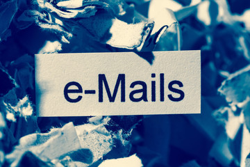 Papierschnitzel Stichwort e-Mails