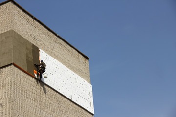 Fototapeta na wymiar climber warms facade of the building