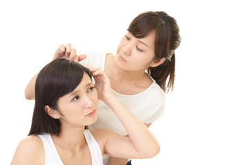 ヘアケアに悩む女性