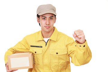 ガッツポーズの宅配人