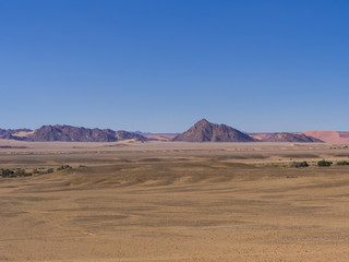 Fototapeta na wymiar Rand der Namib Wüste, Tsarisberge, Hammerstein, Sossosvley Region Hardap, Namibia , Afrika