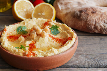 Healthy Homemade Creamy Hummus with Olive Oil and Pita
