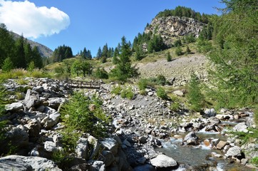 Ruisseau aux sources du Var, Estenc et vallée d'entraunes