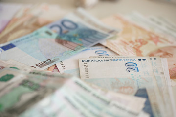 Купюры валюты разных стран крупным планом