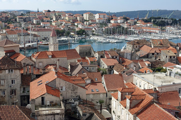 Fototapeta na wymiar Blick vom Turm der St.Laurentius-Kathedrale über die Altstadt von Trogir, Kroatien